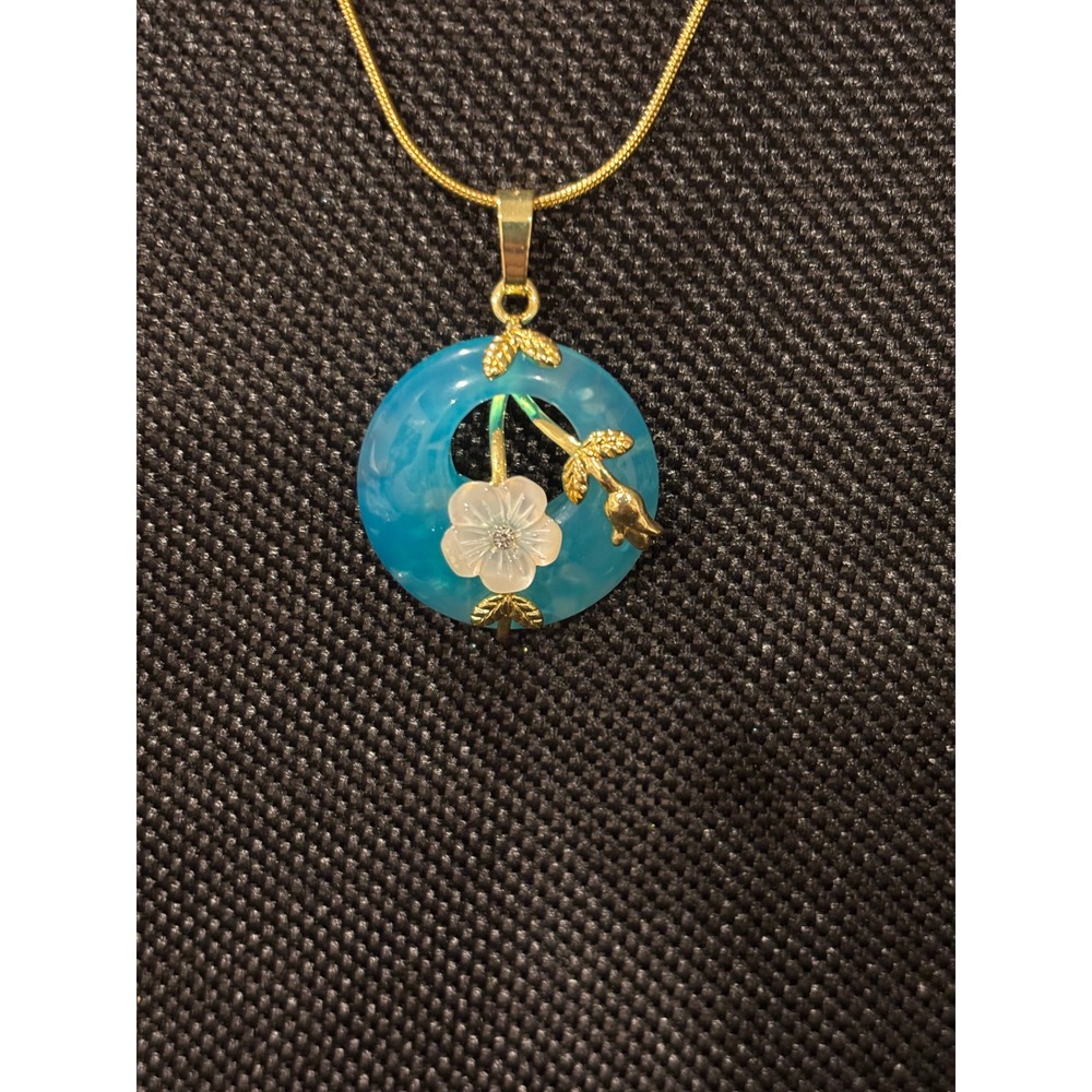 Blue Jade Circle Pendant Necklace Mother of Pearl Flower Gold Tone Snake Chain